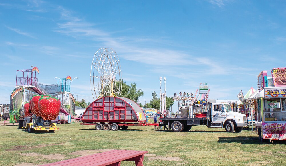 Quick pics Setting up the fair Havre Daily News